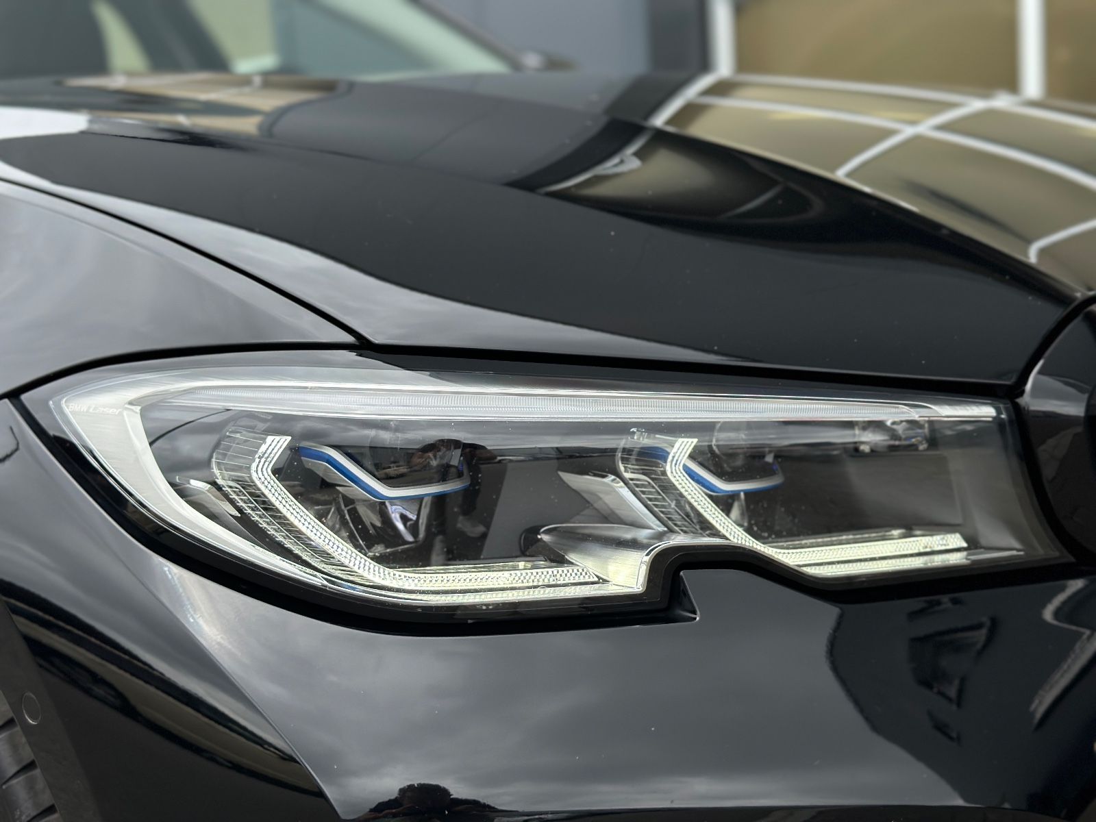 BMW 320 d xDrive Laser Leder HuD Key Innovation - Samsaru's Car Outlet