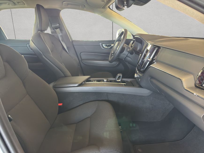 Volvo XC60 B5 D AWD Momentum Pro - Samsaru's Car Outlet