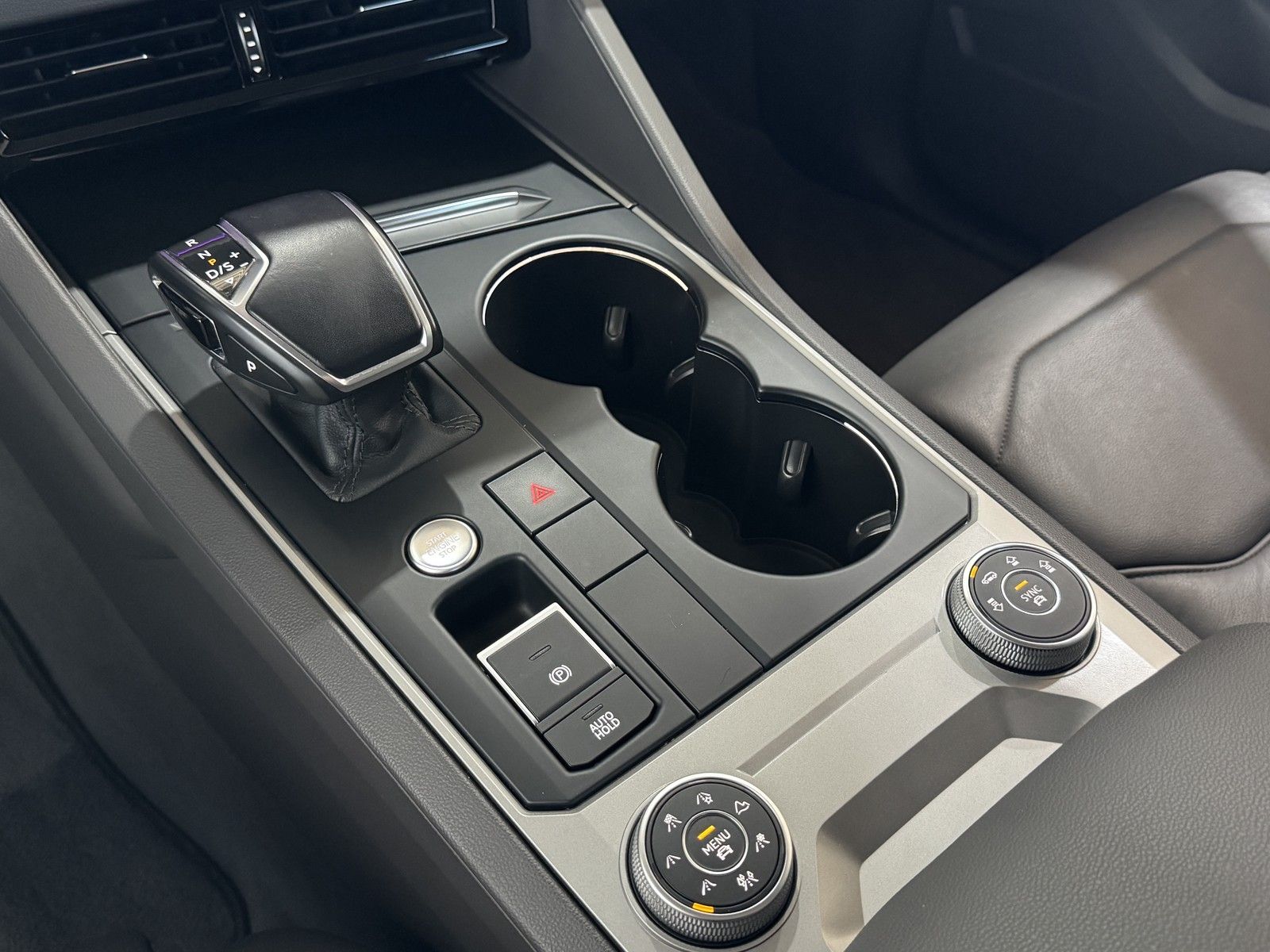 Volkswagen Touareg Atmosphere 4Motion - Samsaru's Car Outlet