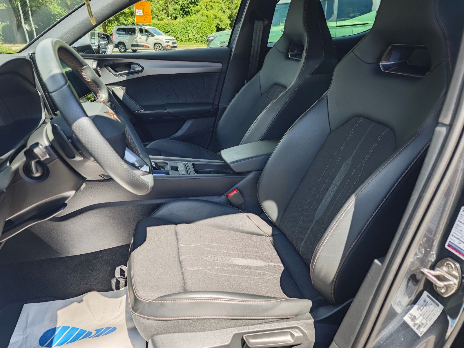 Cupra Leon VZ 300PS DSG - Samsaru's Car Outlet