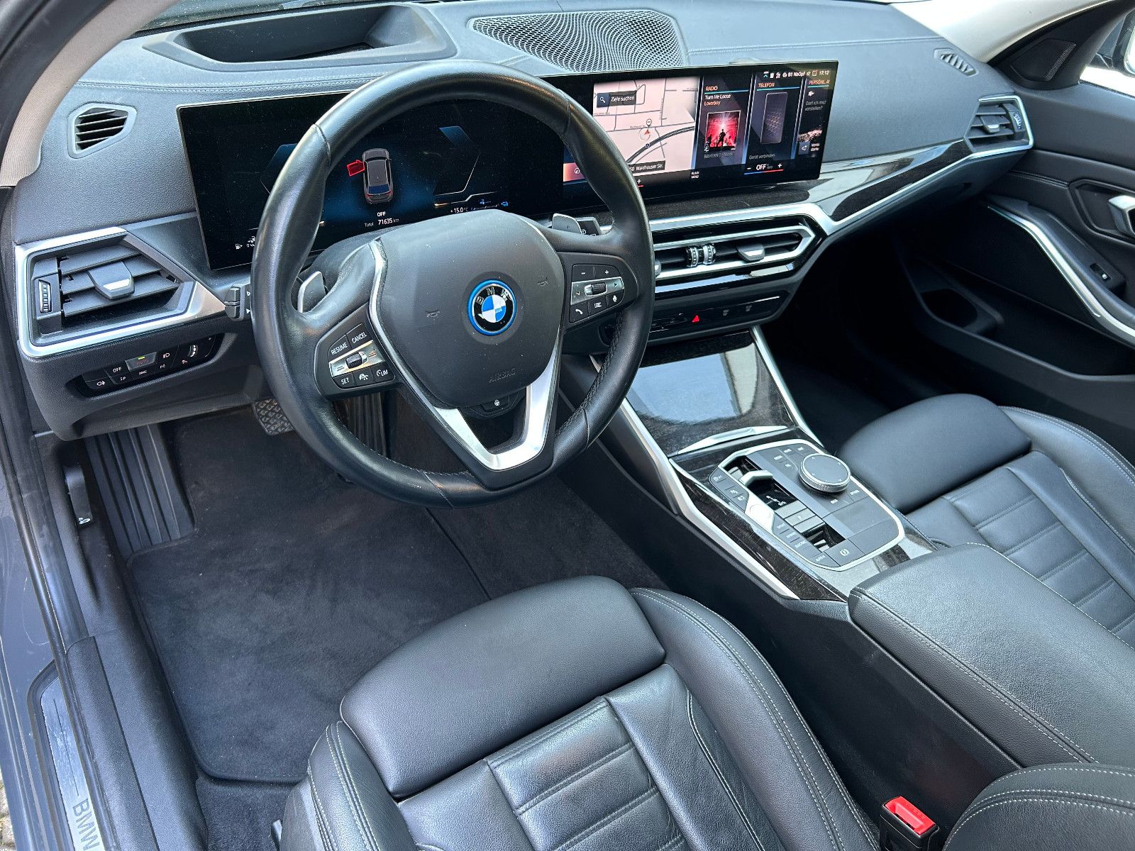 BMW 330 e xDrive,AHK,Leder,el. Sitz,Head Up,Glasdach
