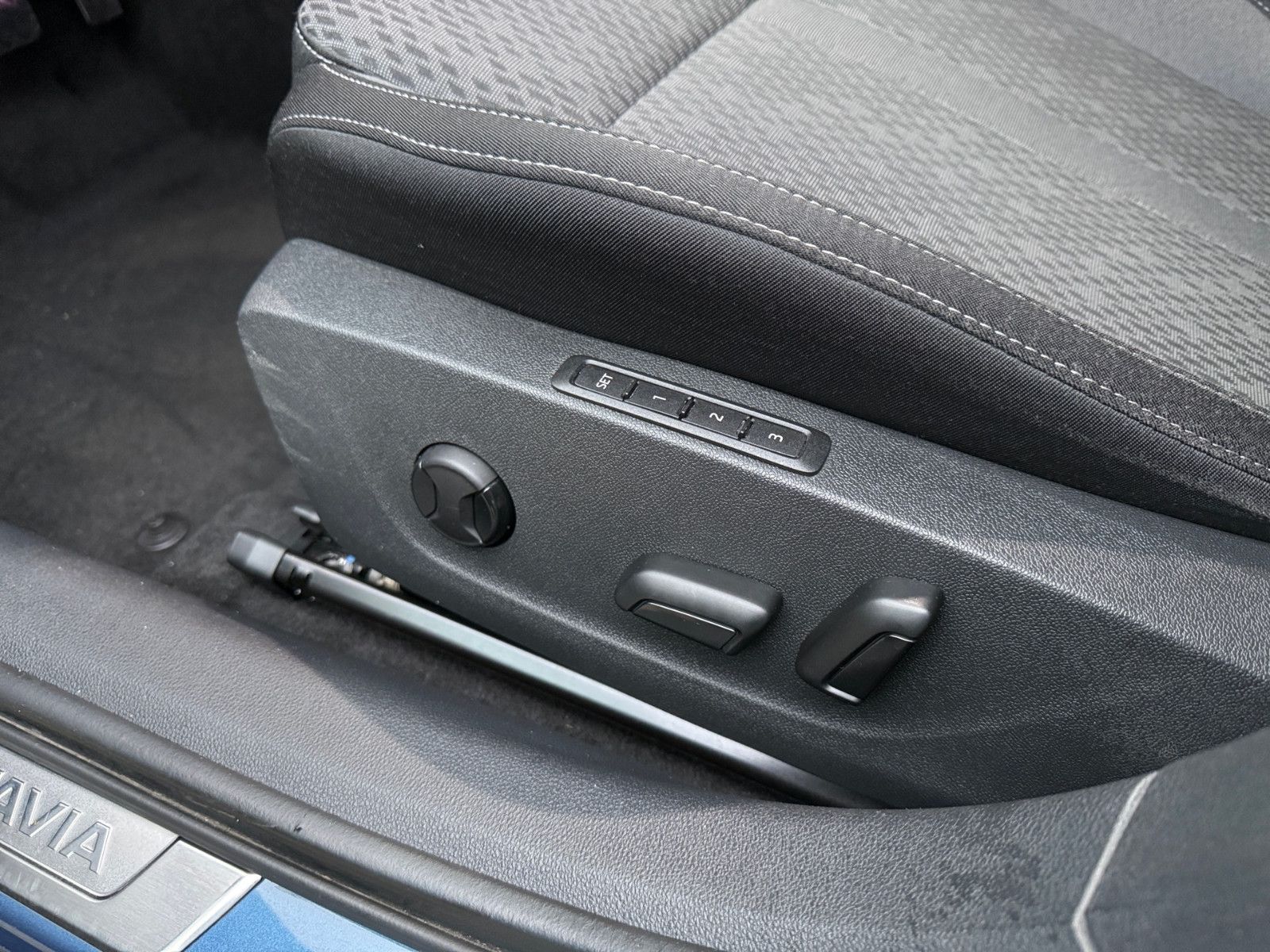 Skoda Octavia 1.4 TSI iV First Edition - Samsaru's Car Outlet