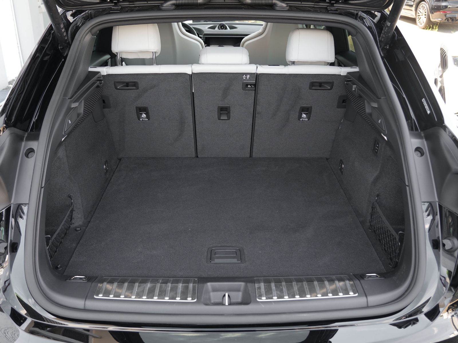 Porsche Macan 4 - Samsaru's Car Outlet