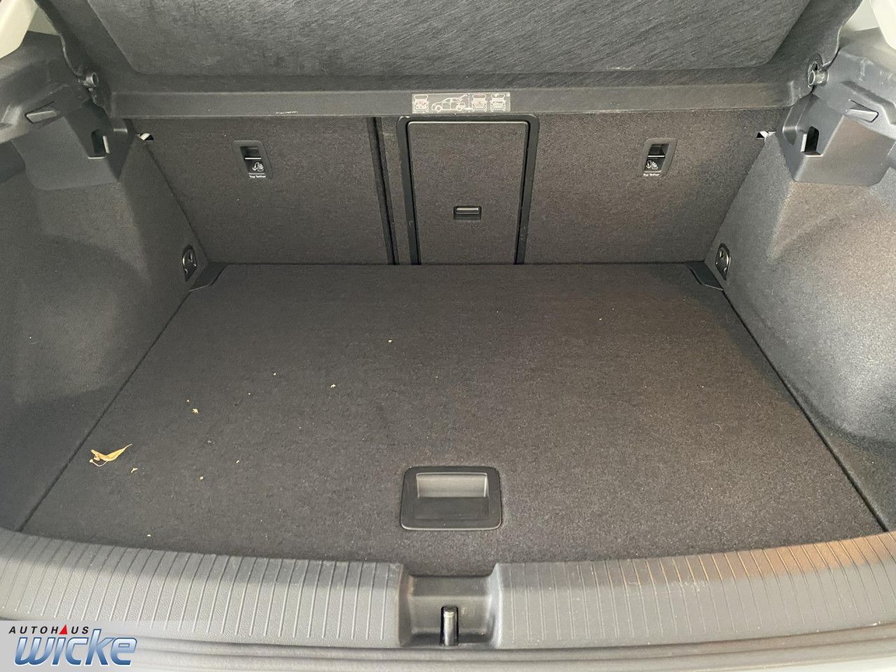 Volkswagen T-Roc 1.0 TSI United - Samsaru's Car Outlet