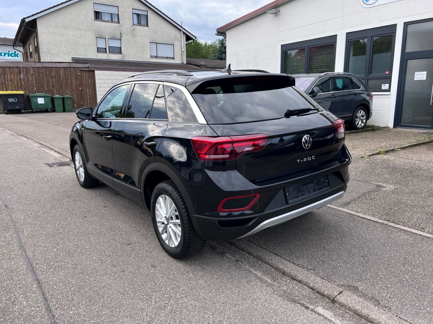 Volkswagen T-Roc 1.0TSI Life - Samsaru's Car Outlet