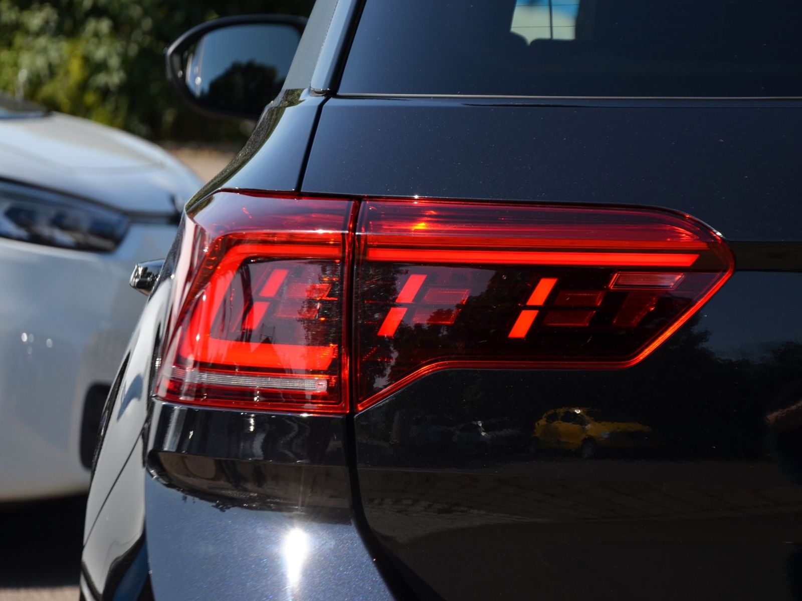 Volkswagen T-Roc R 2.0 TSI 4MOTION - Samsaru's Car Outlet