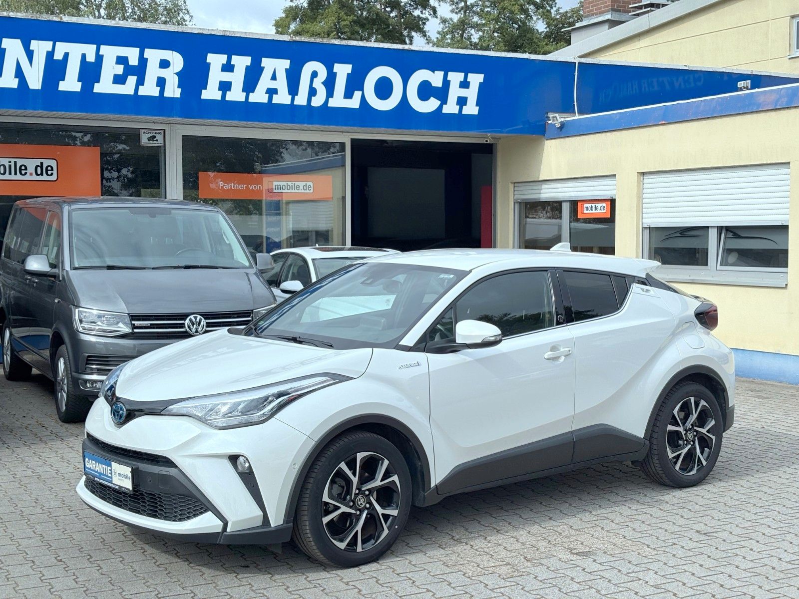Toyota C-HR Hybrid - Samsaru's Car Outlet