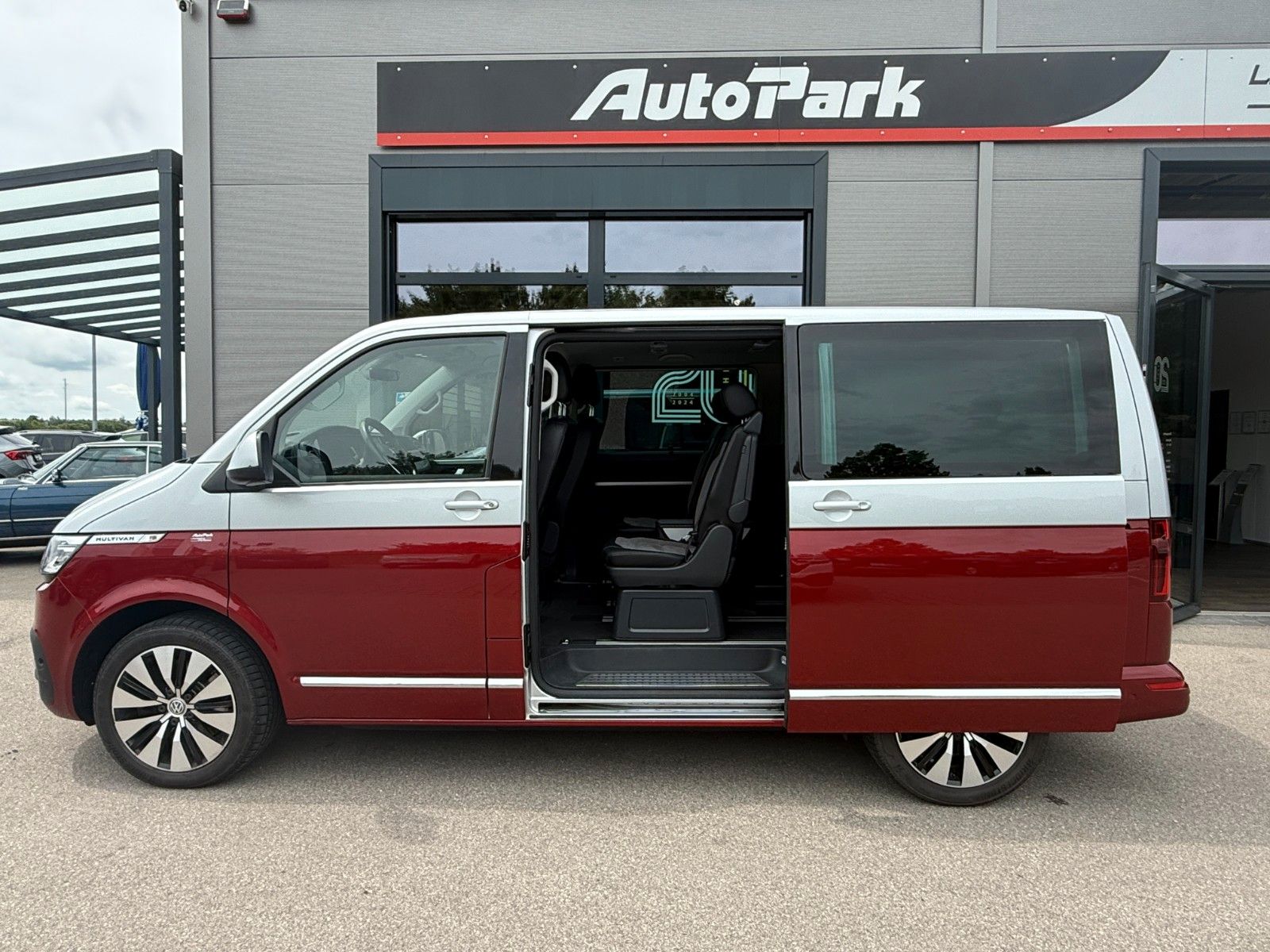 Volkswagen T6.1 MULTIVAN TDI 4MOTION DSG - Samsaru's Car Outlet