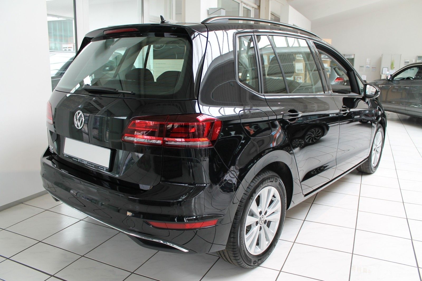 Volkswagen Golf Sportsvan 1.5 TSI ACT Comfortline - Samsaru's Car Outlet