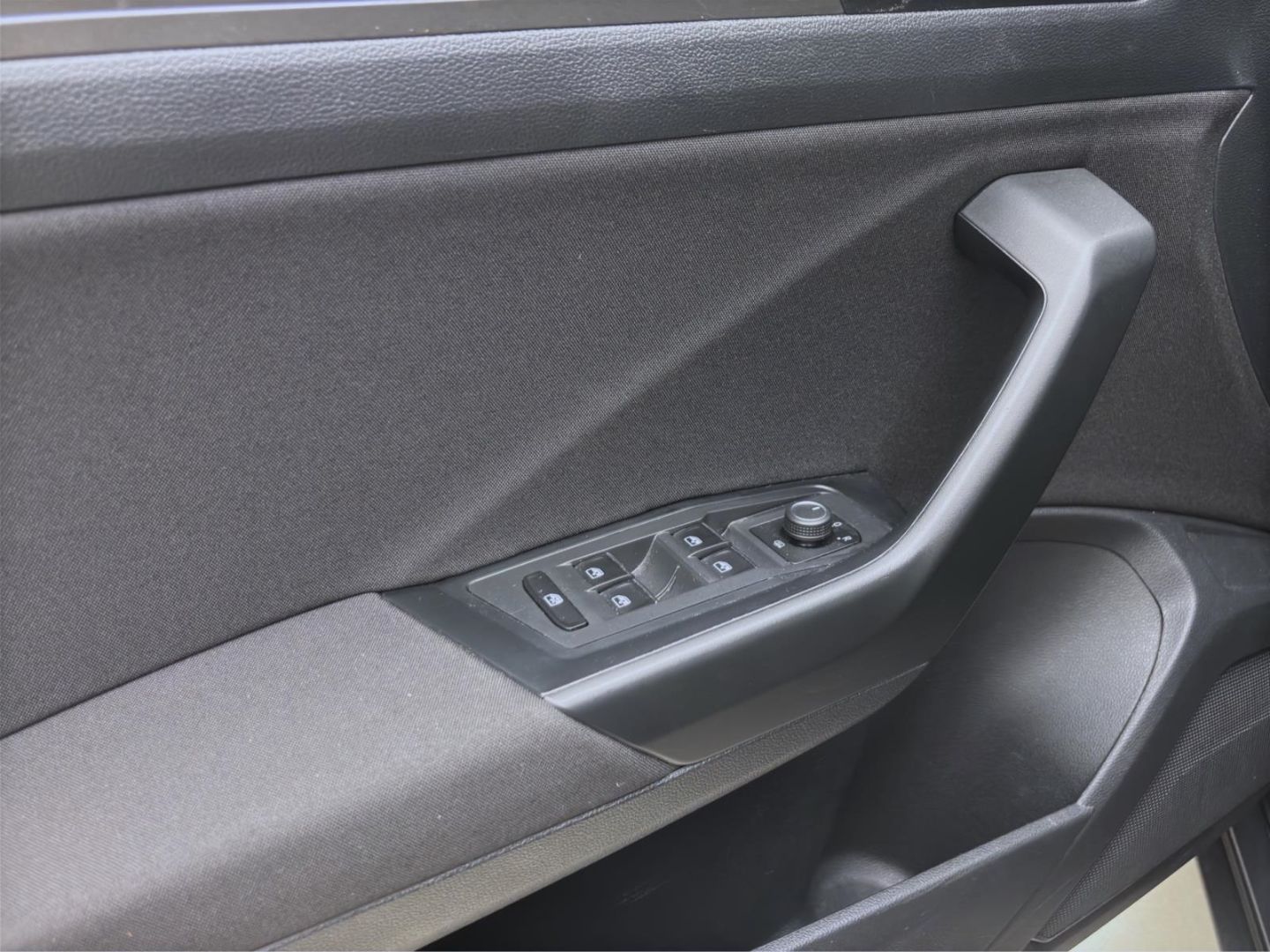 Volkswagen T-Roc 2.0 TDI DSG STYLE - Samsaru's Car Outlet