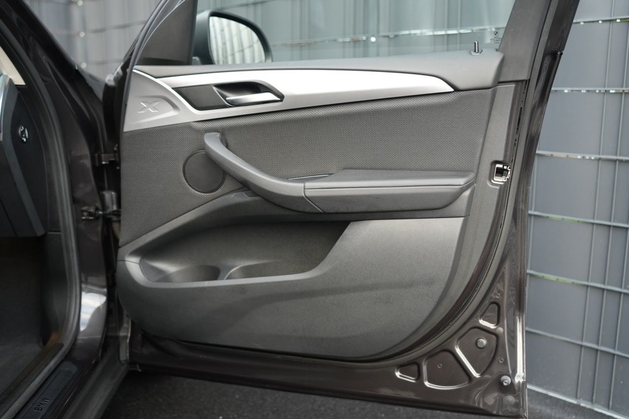 BMW X3 xDrive 20 i Advantage *LIVECOCKPIT*NAVI*