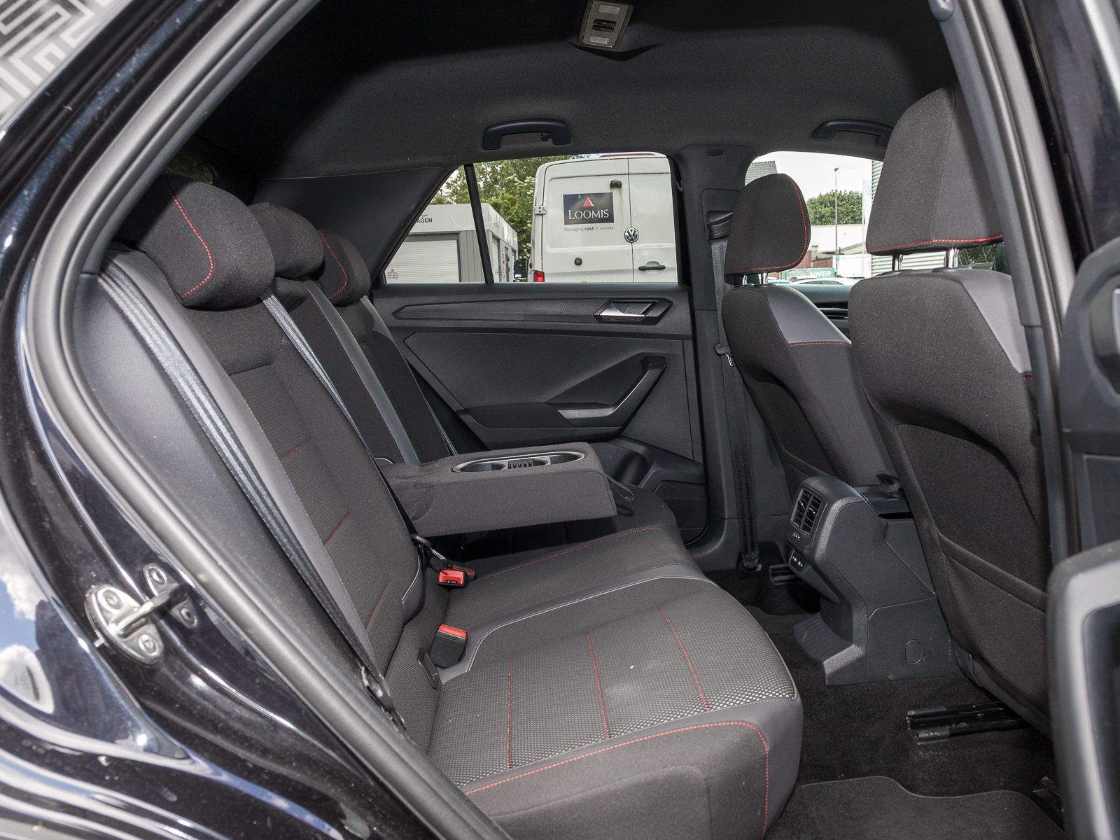 Volkswagen T-Roc 1.5 TSI SPORT BLACK - Samsaru's Car Outlet