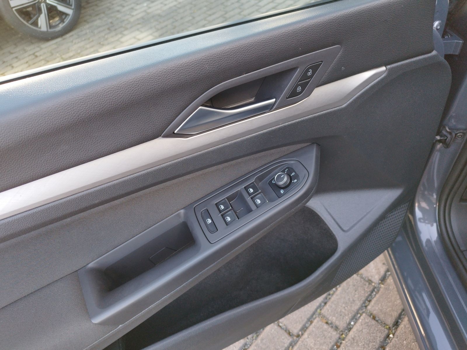 Volkswagen Golf VIII Variant Life 2.0 TDI DSG - Samsaru's Car Outlet