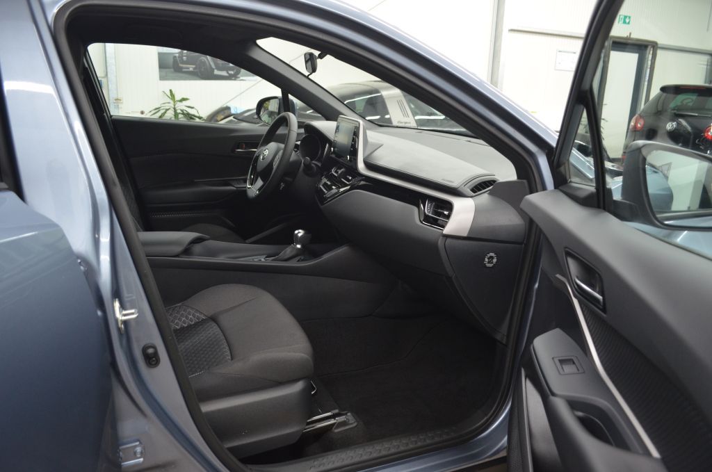 Toyota C-HR 1.8 Hybrid Flow+ - Samsaru's Car Outlet
