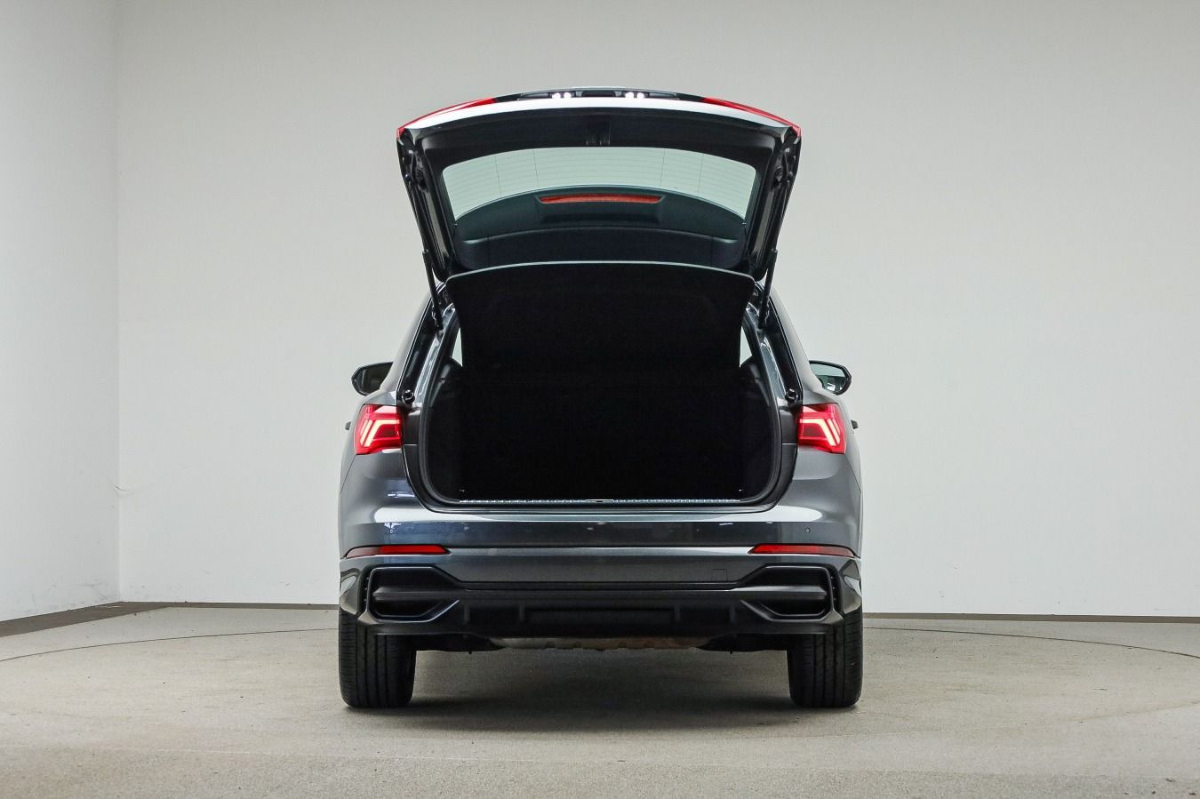 Audi Q3 S line black 45 TFSI qu. Assist, Navi, Sound