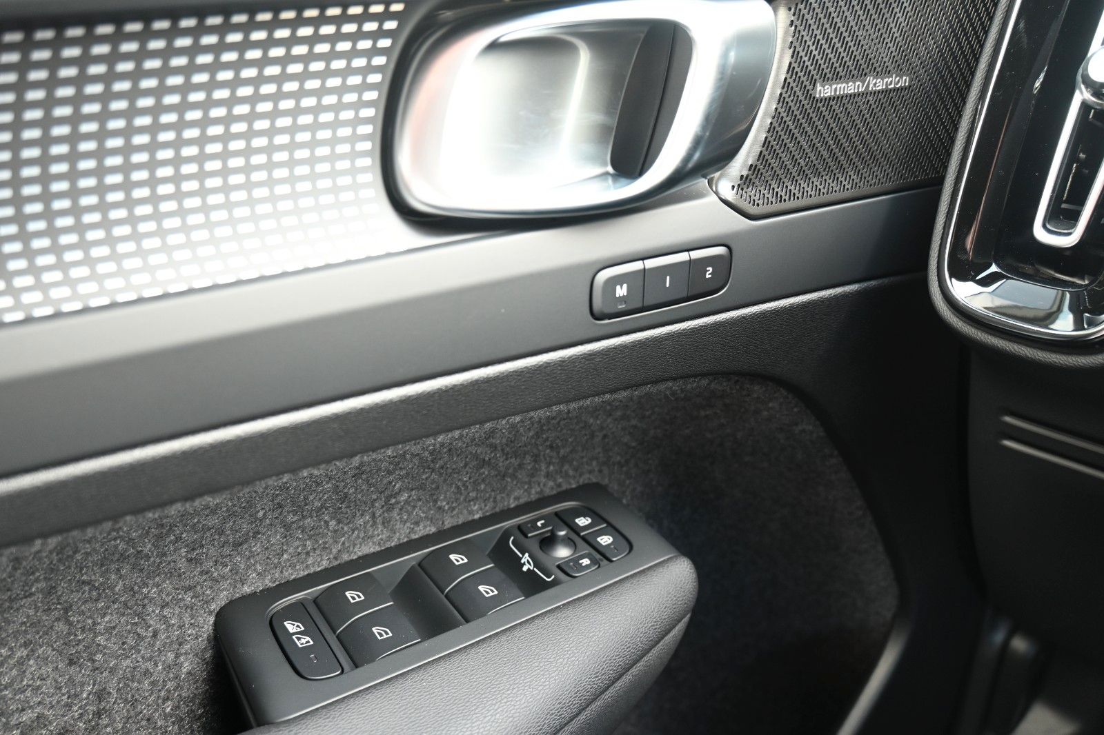 Volvo XC40 B4 DKG Plus Dark*FSHZG*360°*ACC*Allwetter