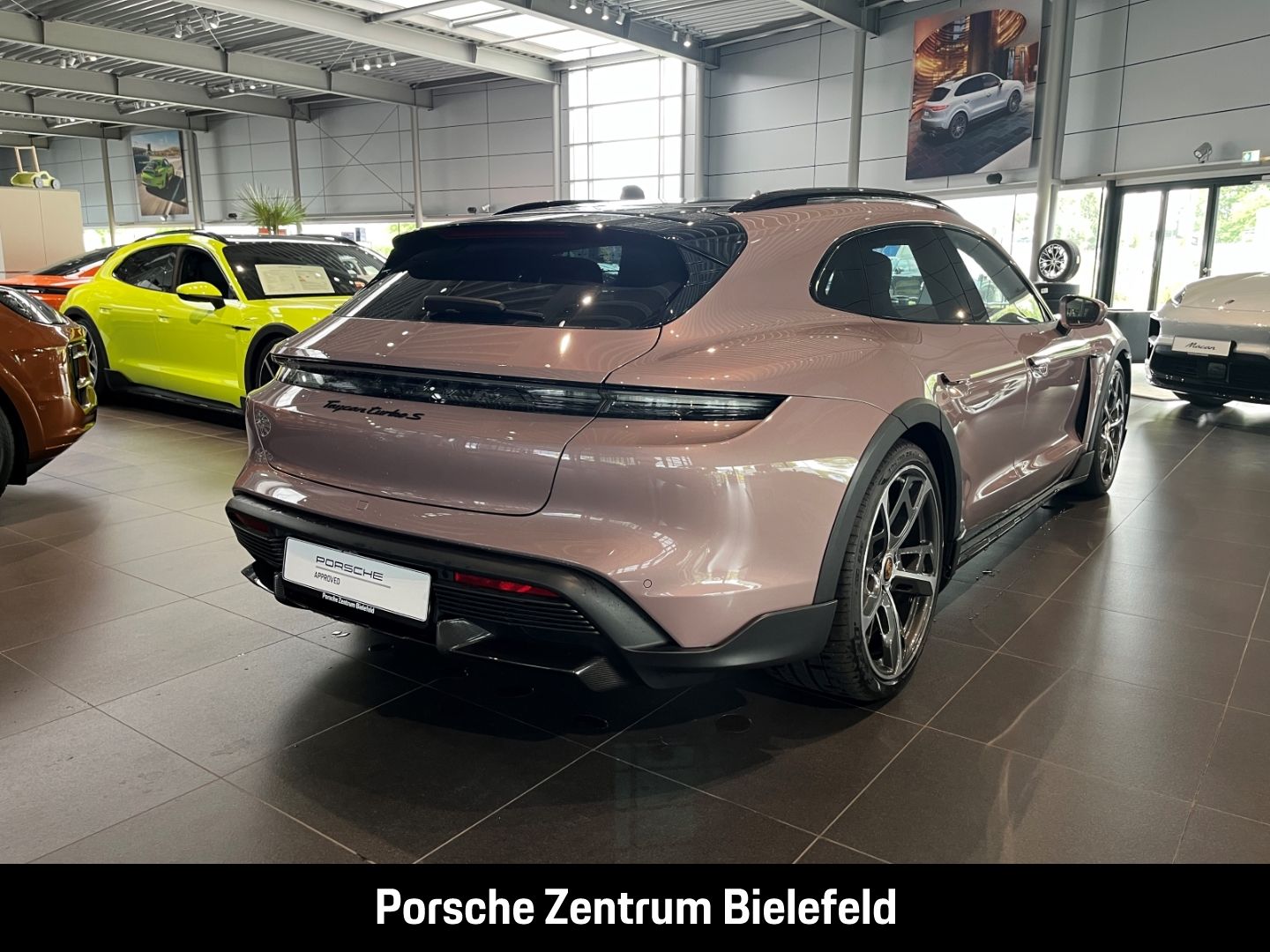 Porsche Taycan Turbo S Cross Turismo Burmester Panorama