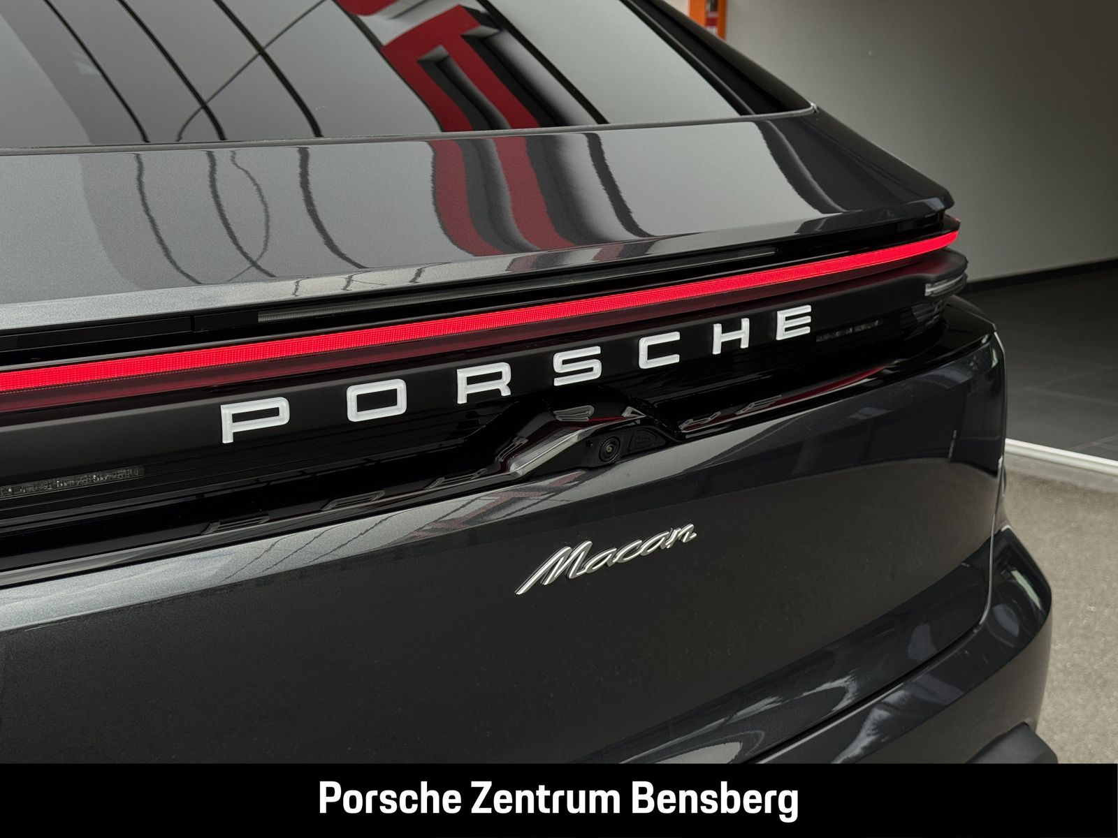 Porsche Macan Electric 4