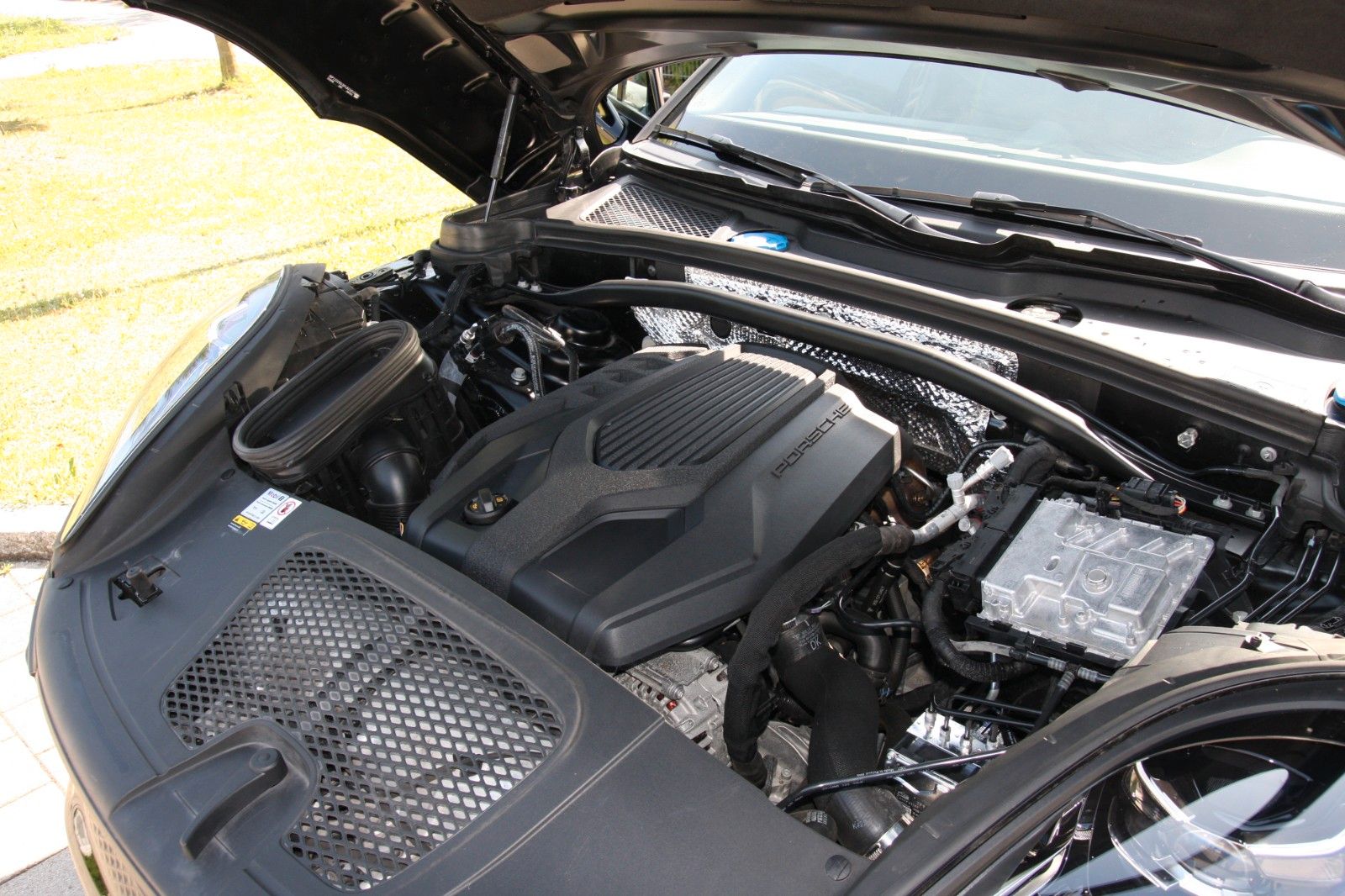 Porsche Macan - Samsaru's Car Outlet