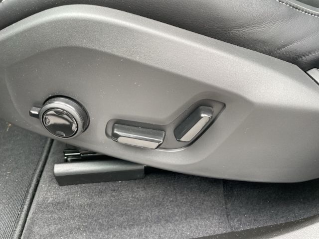 Volvo XC60 Plus Black Edition Recharge Plug-In Hybrid