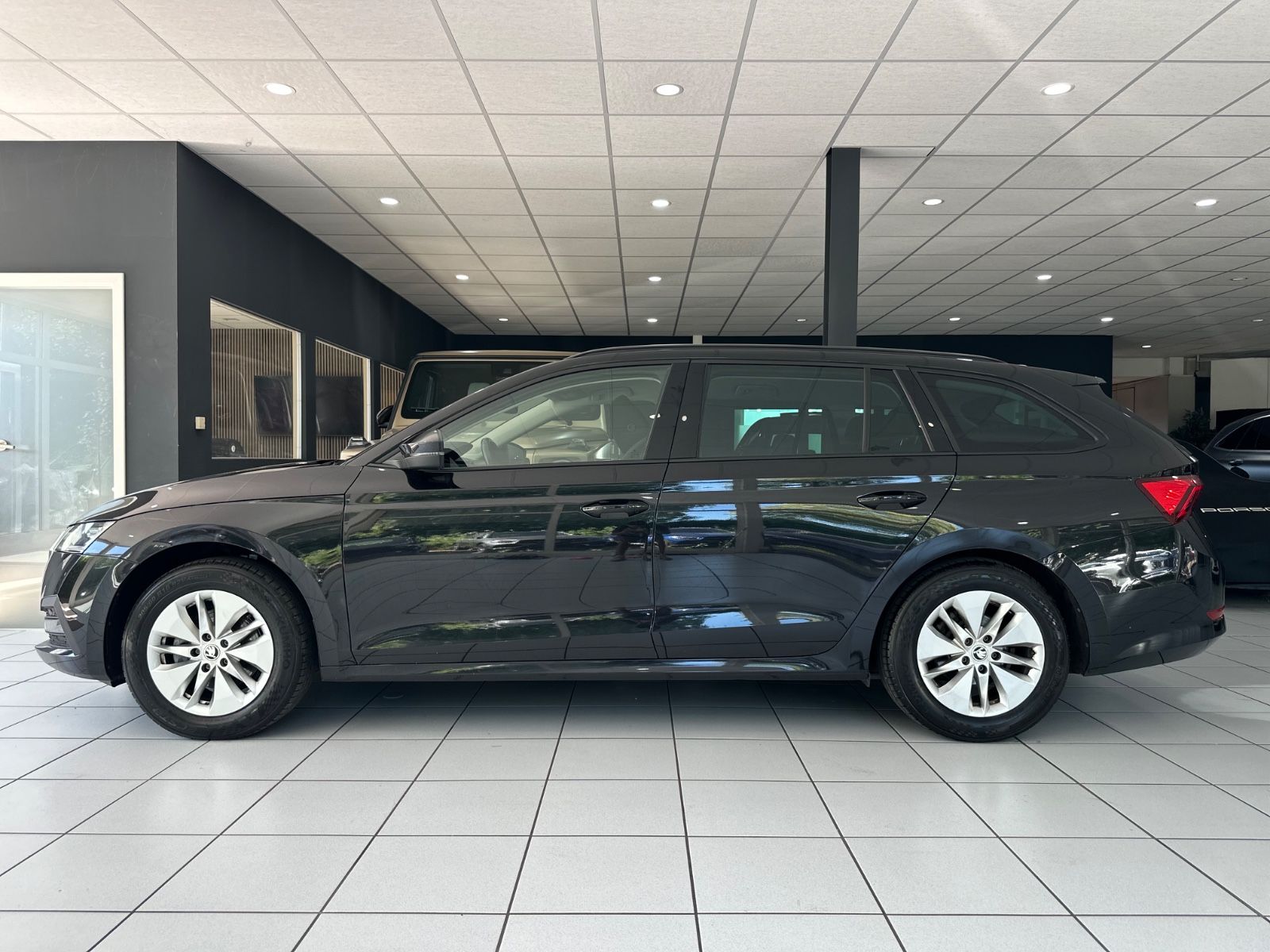 Skoda Octavia Combi Ambition - Samsaru's Car Outlet
