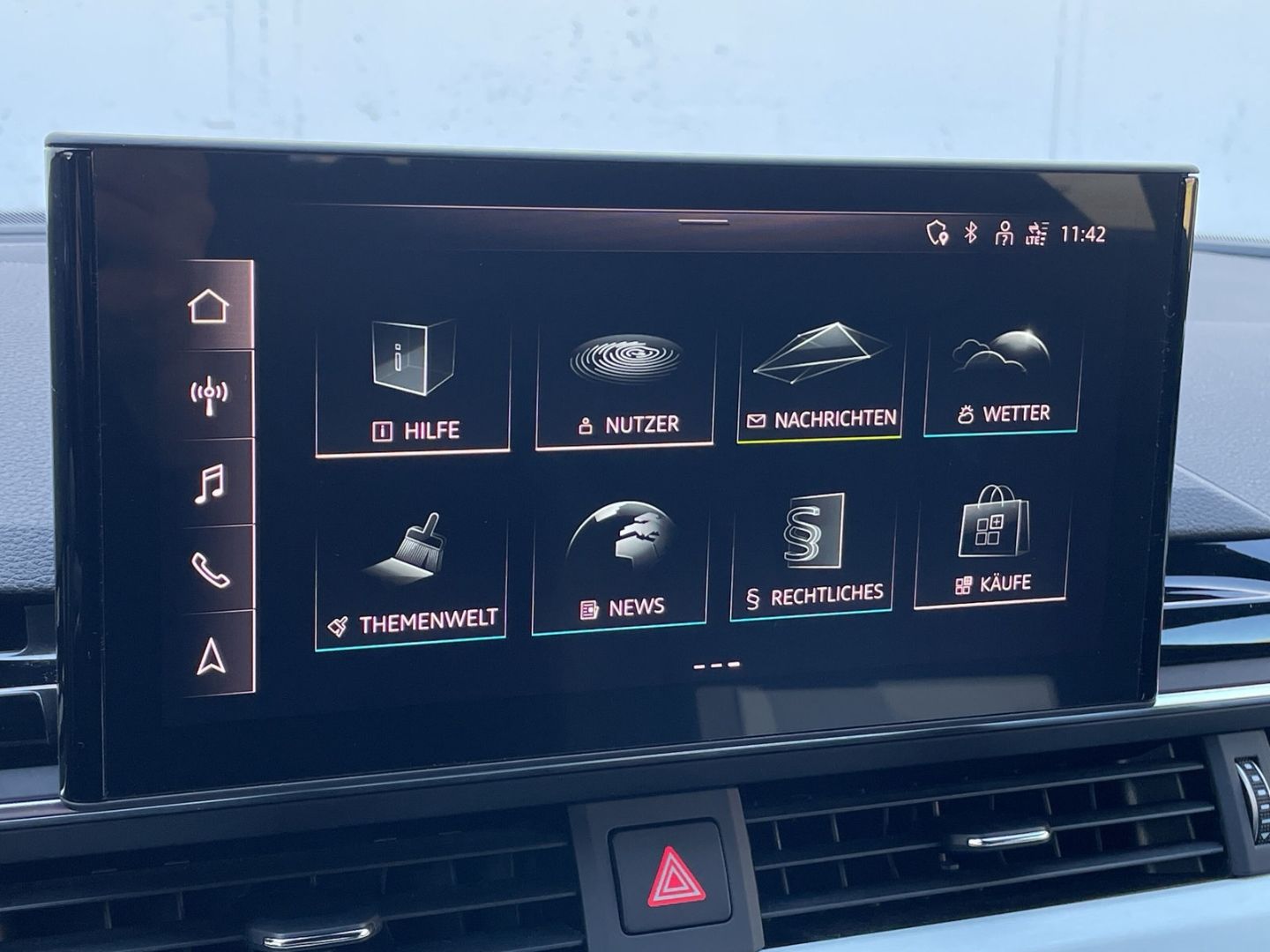 Audi A4 40 TFSI Avant S line quattro Matrix/AHK/Pano/