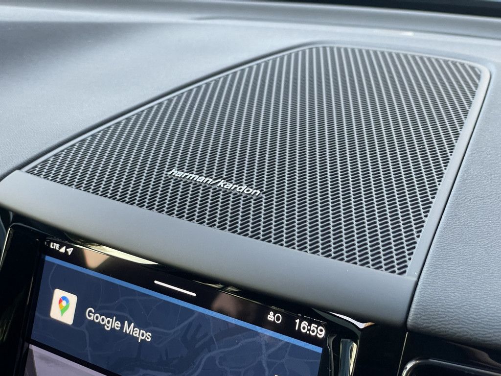 Volvo XC60 T6 Plus Dark Recharge Plug-In Hybrid AWD