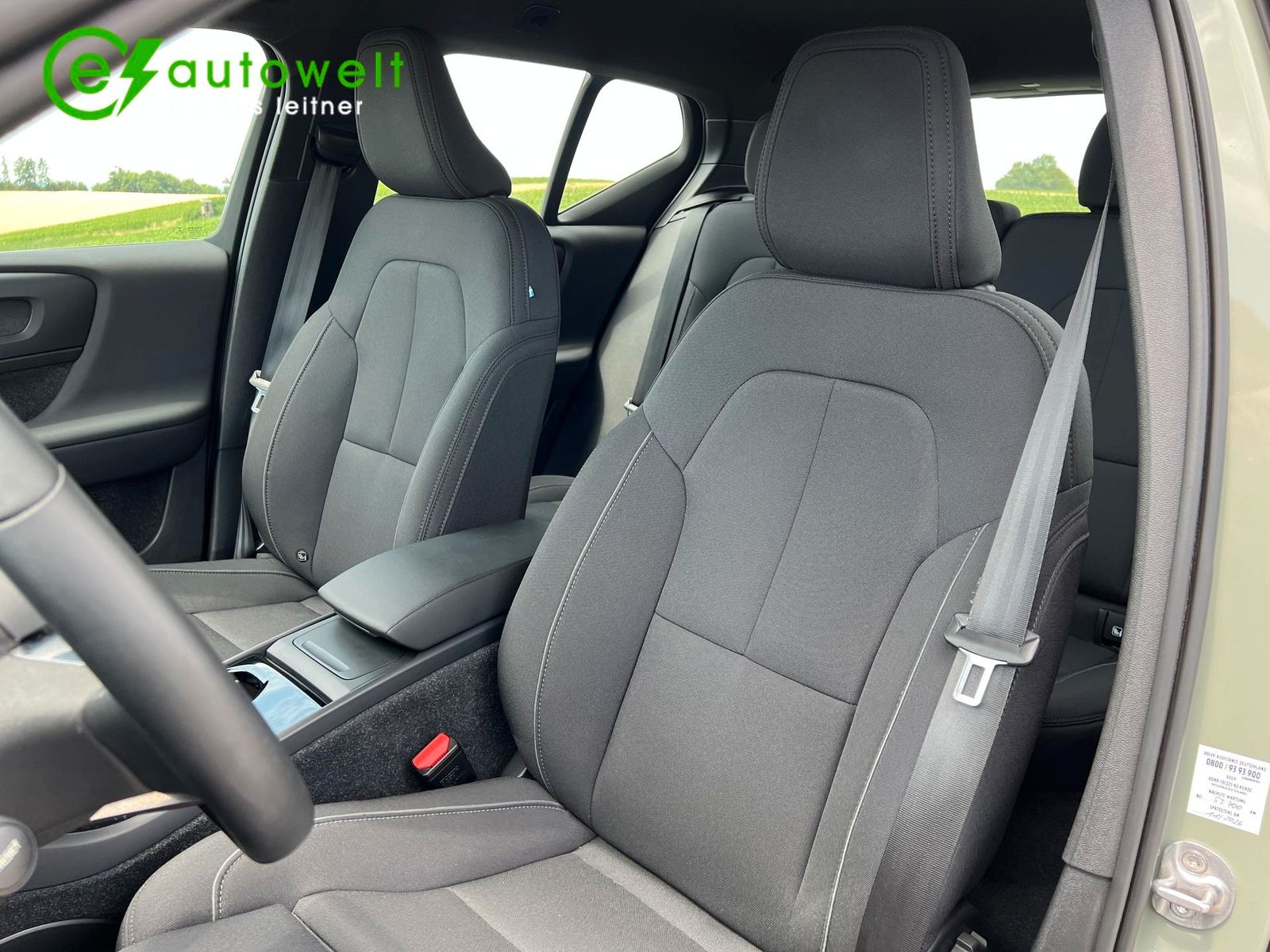 Volvo XC40 Plus Recharge Pure AWD - Samsaru's Car Outlet
