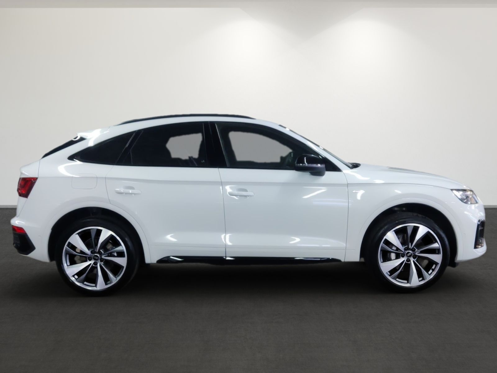 Audi Q5 Sportback s-line 55 TFSe quattro - Samsaru's Car Outlet