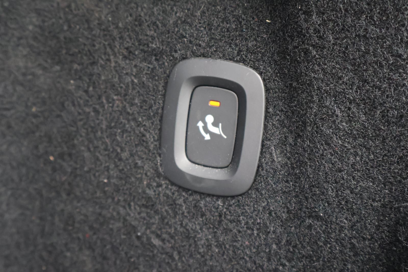 Volvo XC60  T8 AWD R Design Hybrid  Pano-AHK-FACELIFT