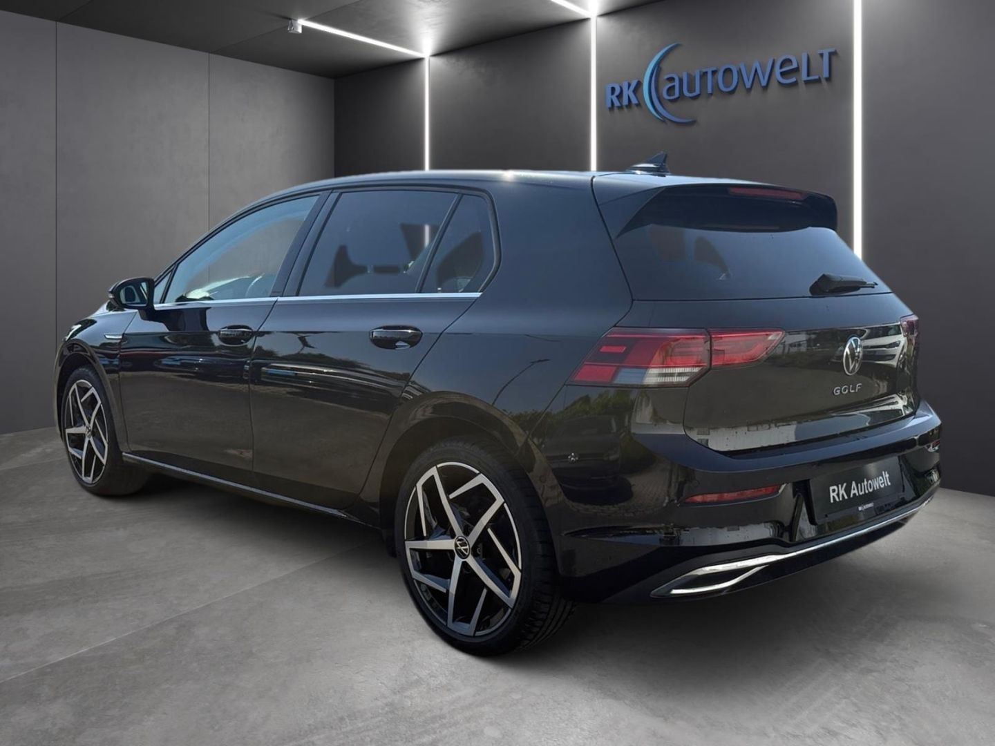 Volkswagen Golf 8 VIII Style 1.5 TSI - Samsaru's Car Outlet