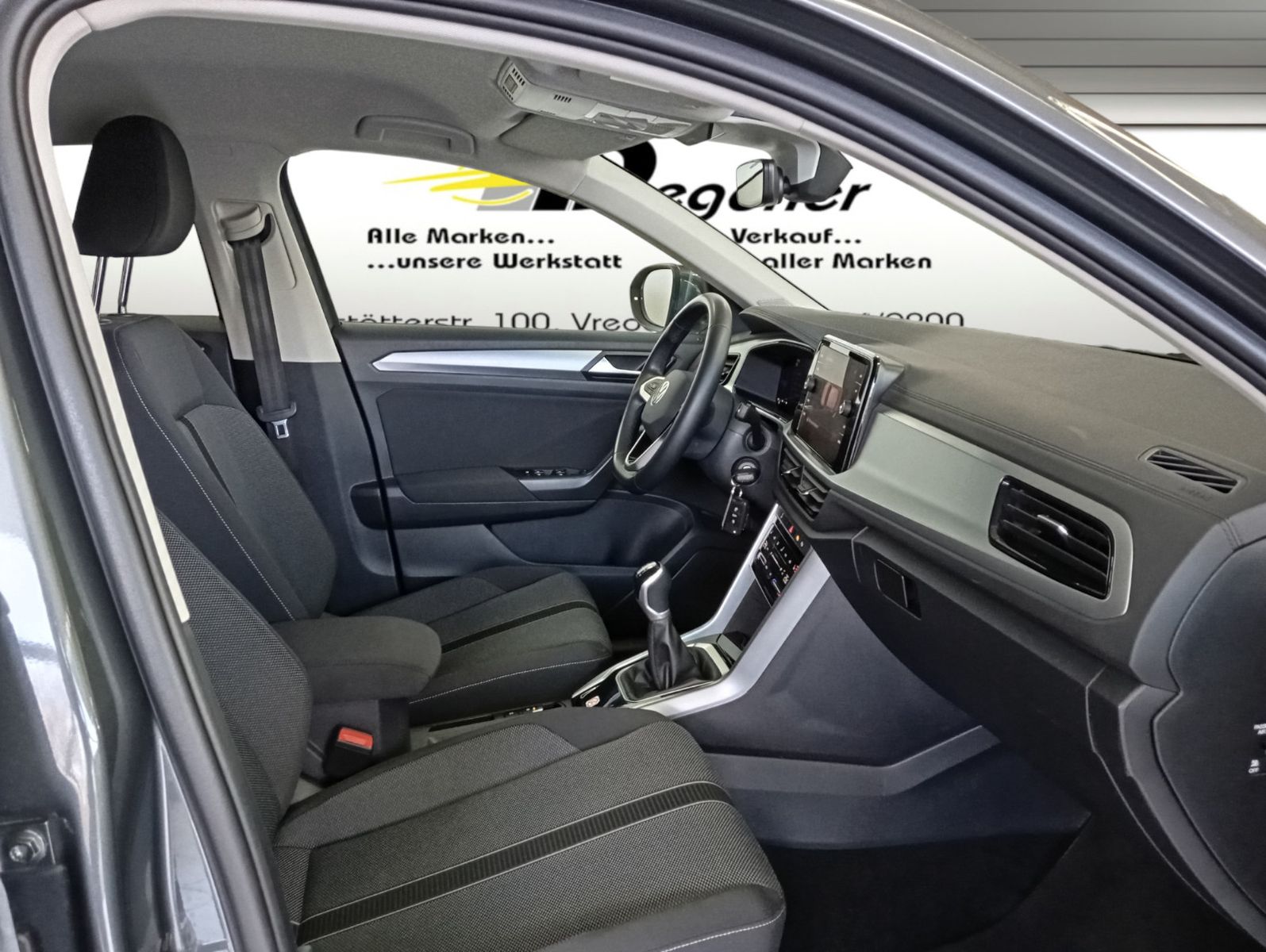 Volkswagen T-Roc - Samsaru's Car Outlet