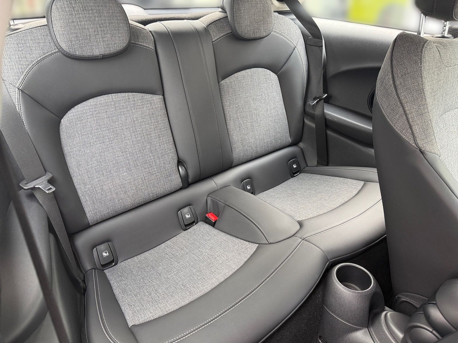 MINI Cooper SE Classic - Samsaru's Car Outlet
