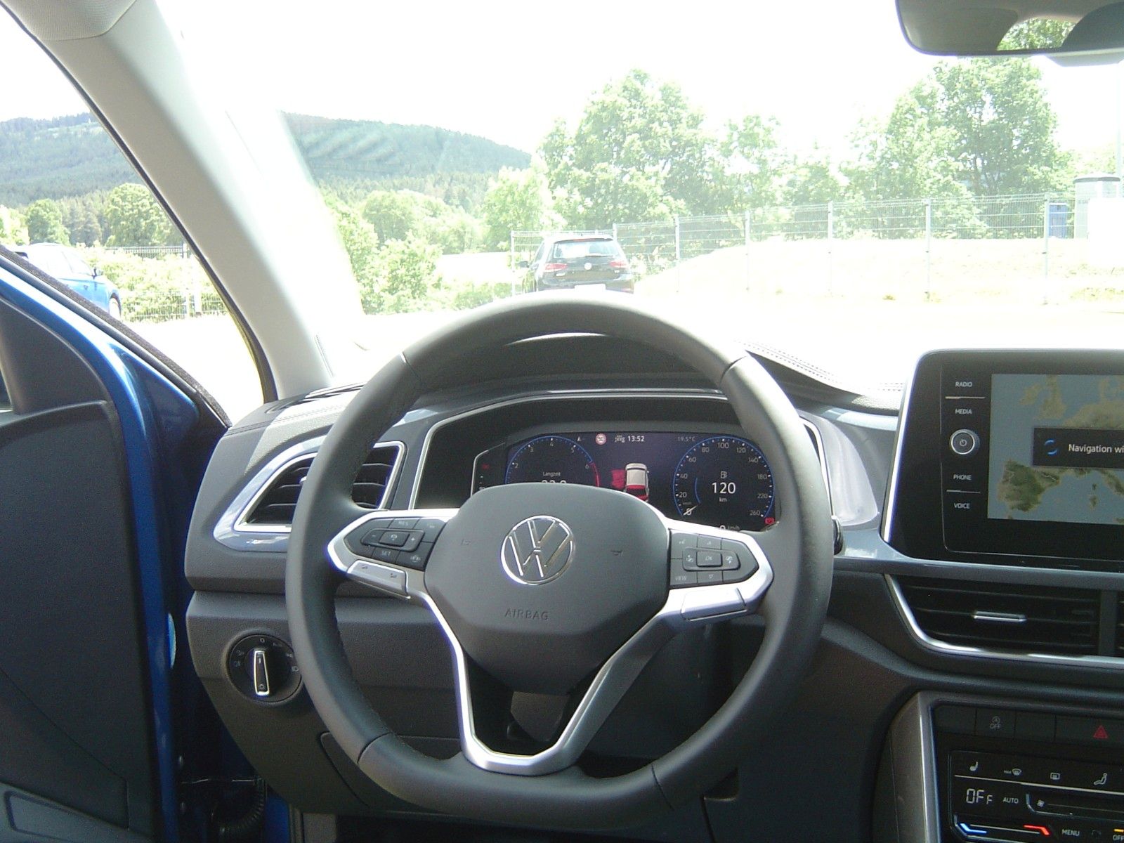 Volkswagen T-Roc 1.5 TSI OPF DSG Style - Samsaru's Car Outlet