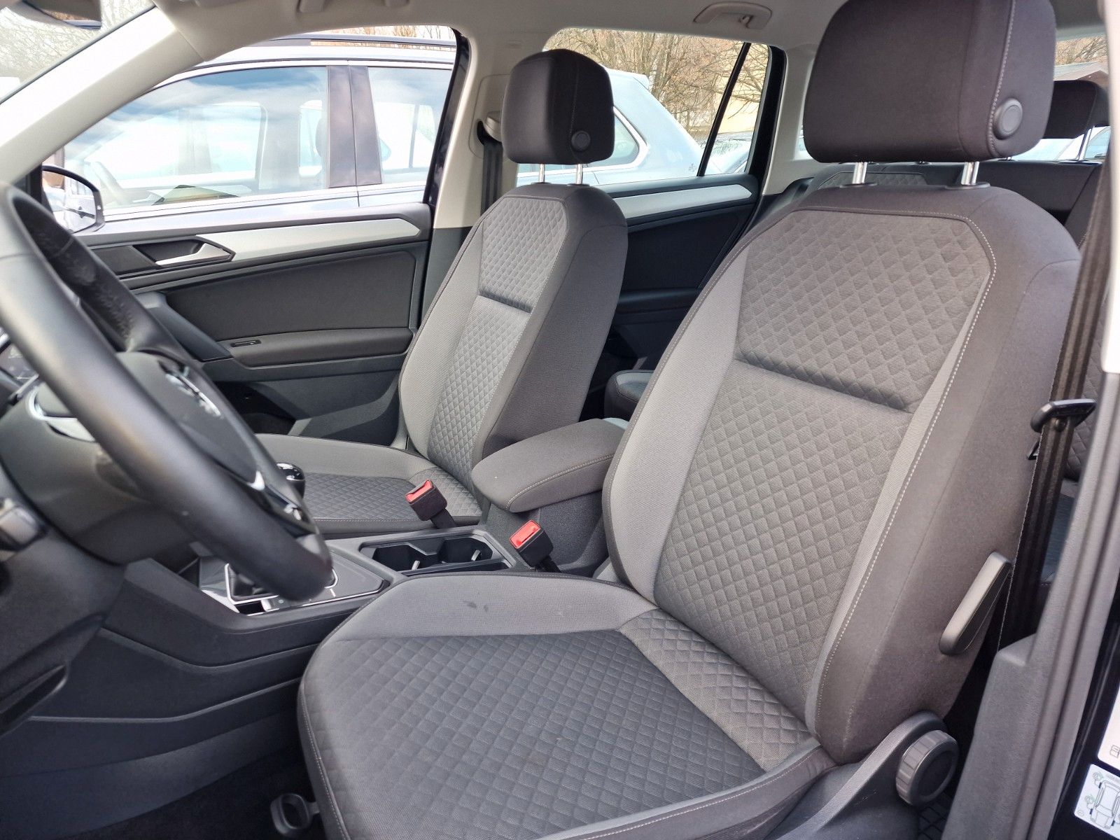 Volkswagen Tiguan 1.5-TSI ACT Comfortline - Samsaru's Car Outlet
