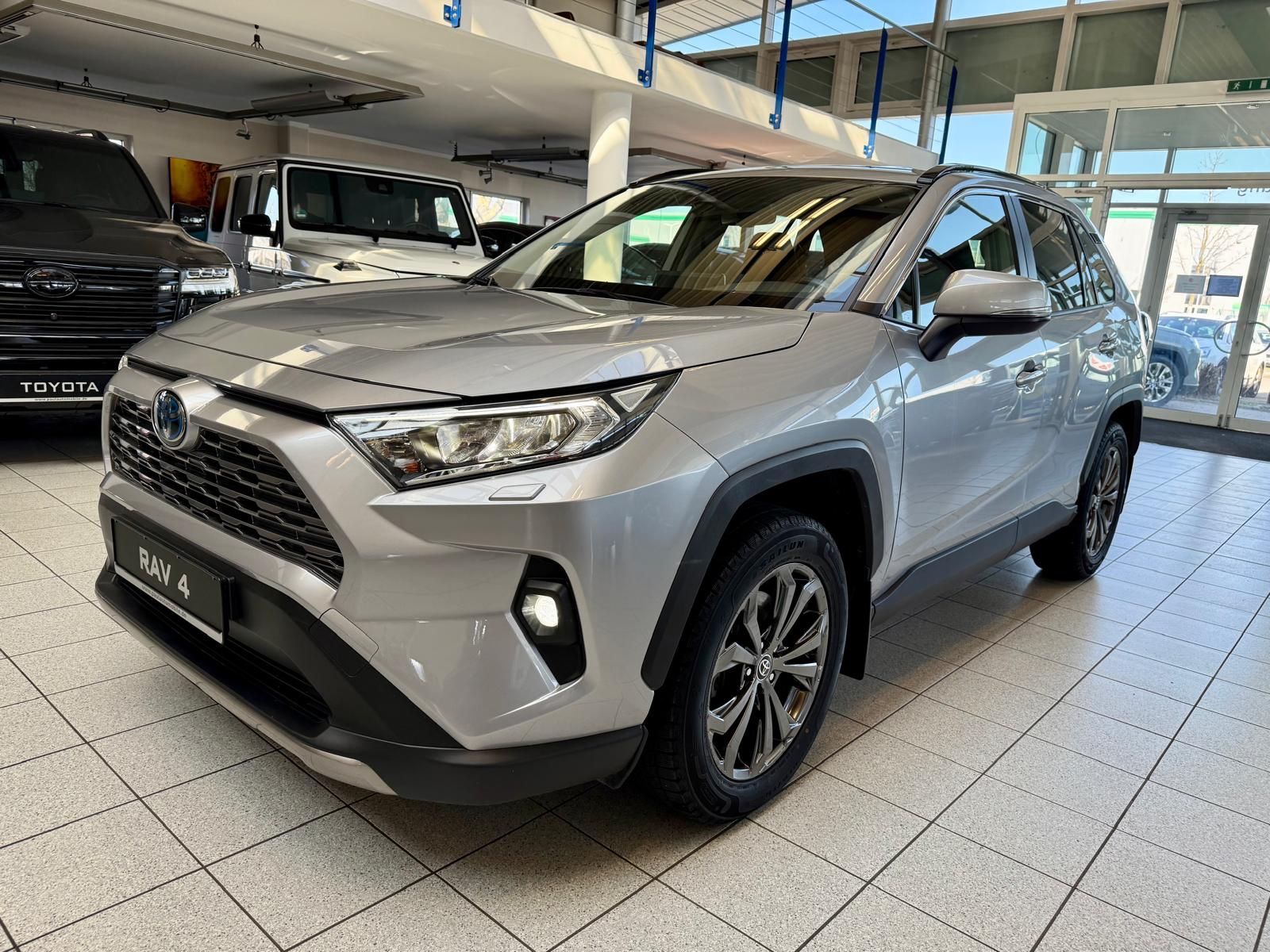 Toyota RAV 4 HYBRID 4x4 - Samsaru's Car Outlet