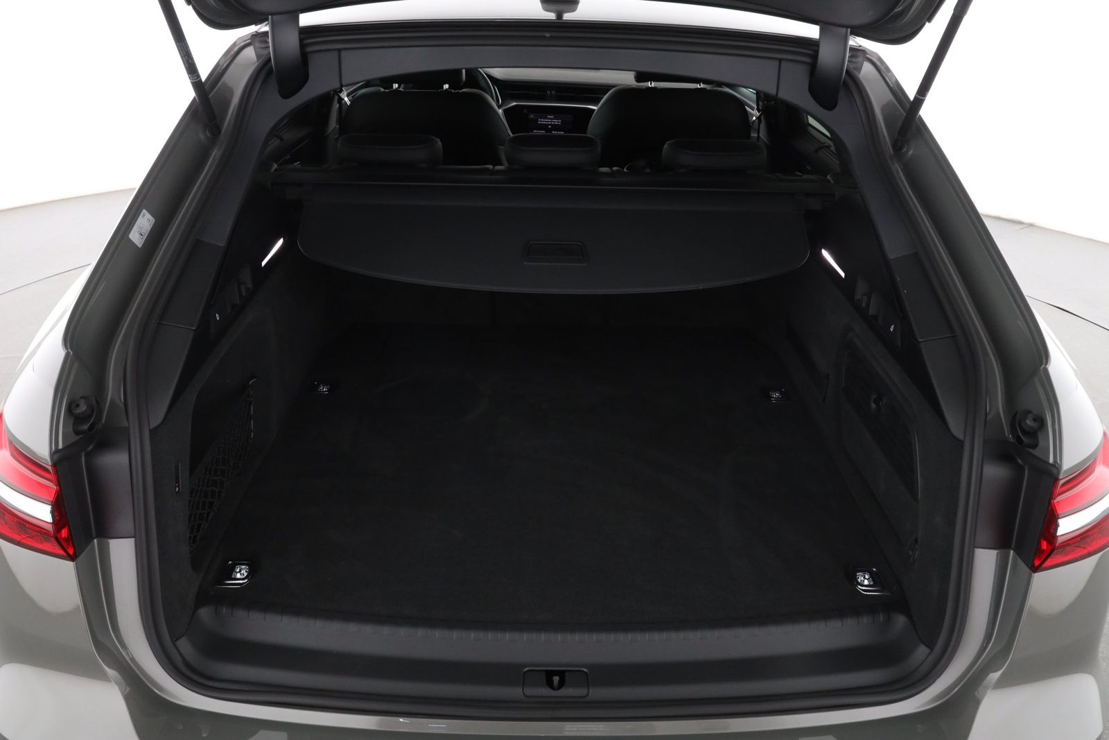 Audi A6 Avant 55 TFSI e quattro S line AHK