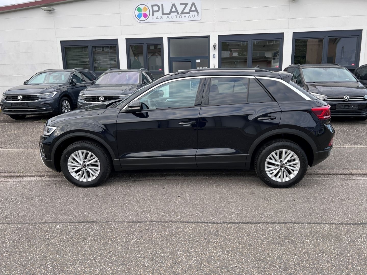 Volkswagen T-Roc 1.0TSI Life - Samsaru's Car Outlet