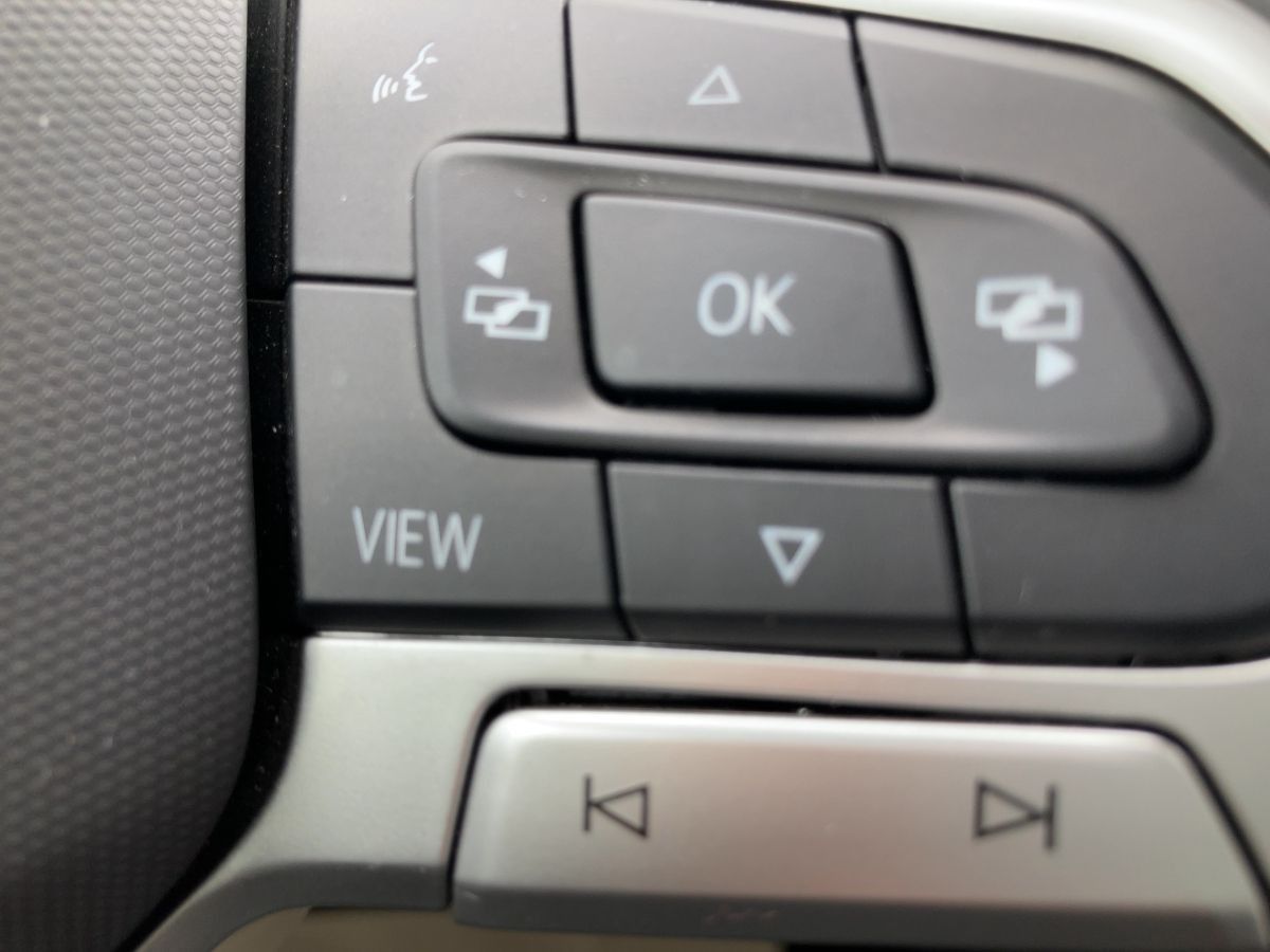Volkswagen T-ROC 1.0 TSI LIFE - Samsaru's Car Outlet