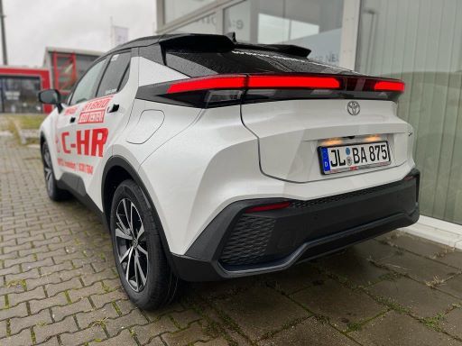 Toyota C-HR Hybrid - Samsaru's Car Outlet