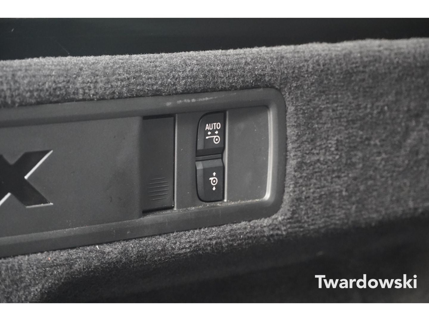 BMW X5 40d M Sport PANO HUD AHK Luft SOFT Massage