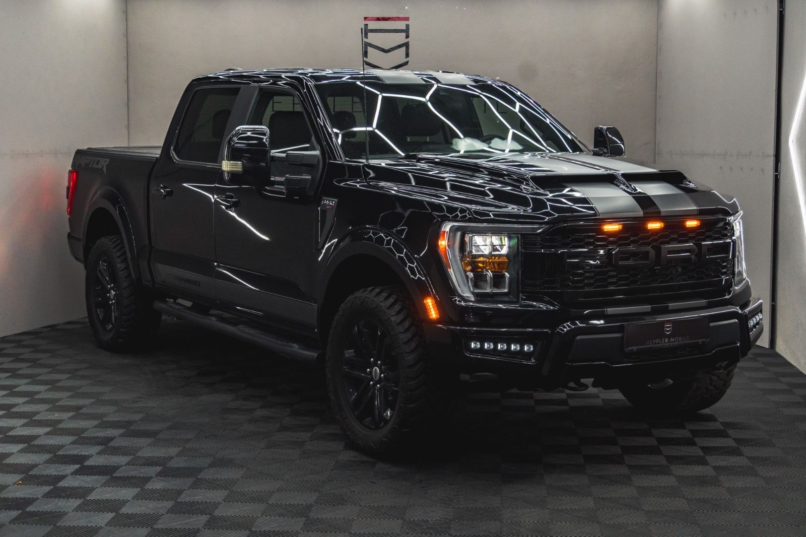 Ford F 150 RAPTOR - Samsaru's Car Outlet