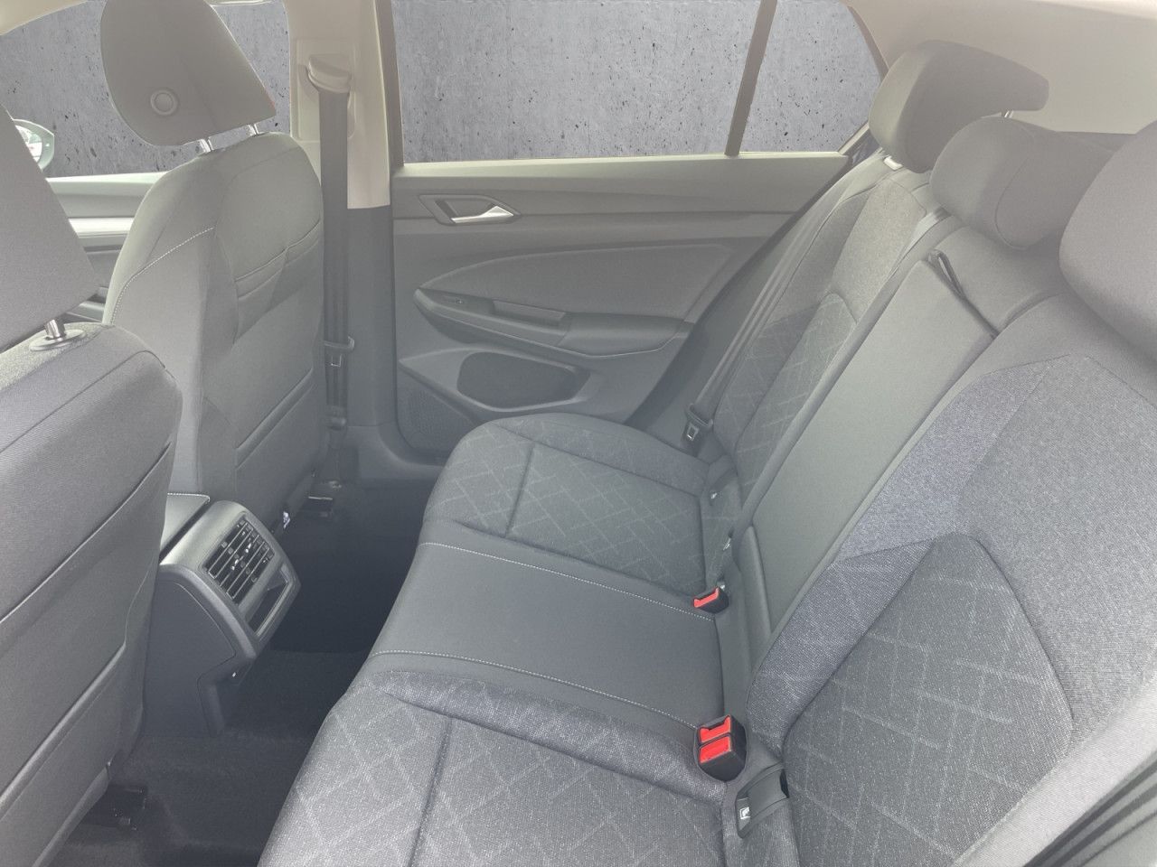 Volkswagen Golf VIII 1.5 eTSI - Samsaru's Car Outlet