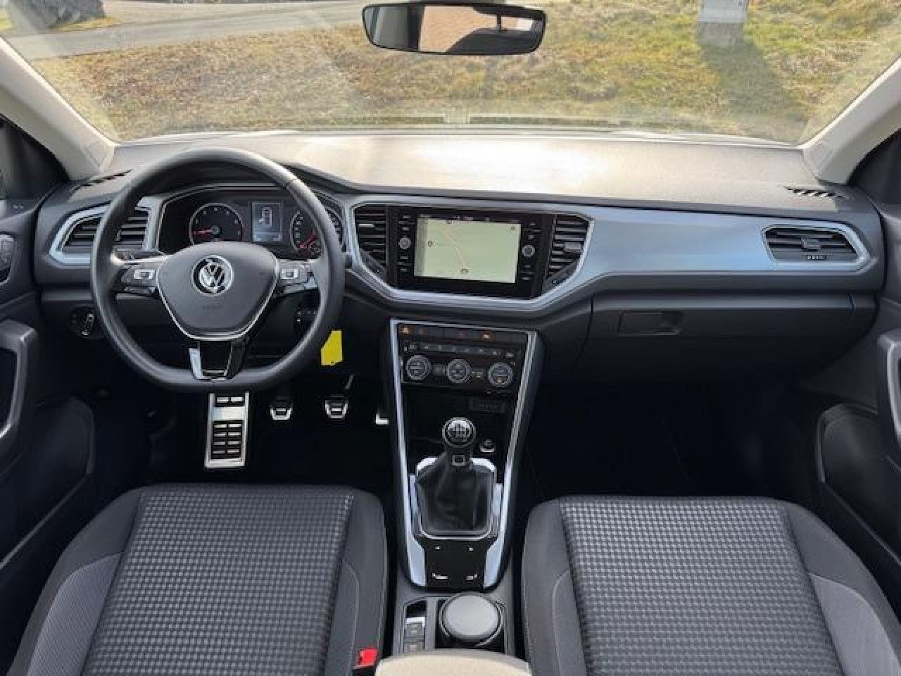 Volkswagen T-Roc Active 1.0 l TSI - Samsaru's Car Outlet