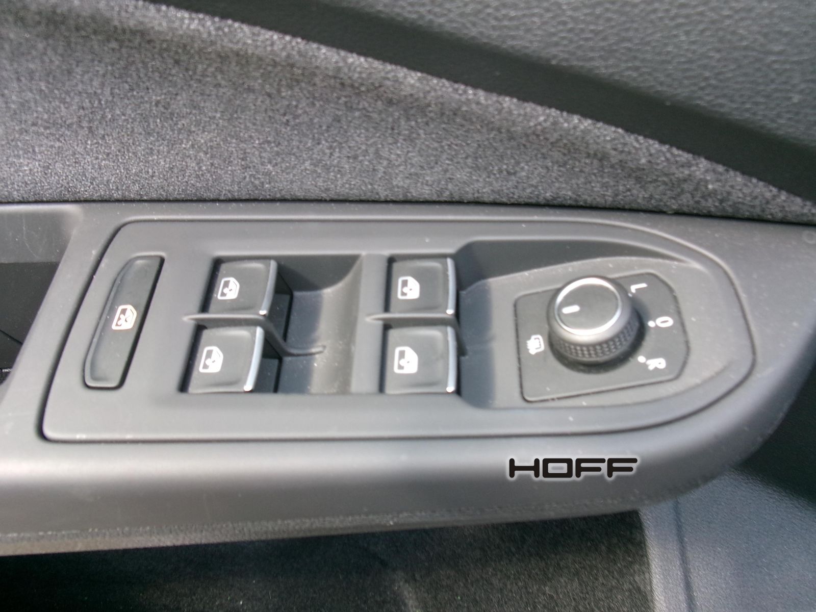 Volkswagen Golf VIII 1.0 eTSI Move - Samsaru's Car Outlet