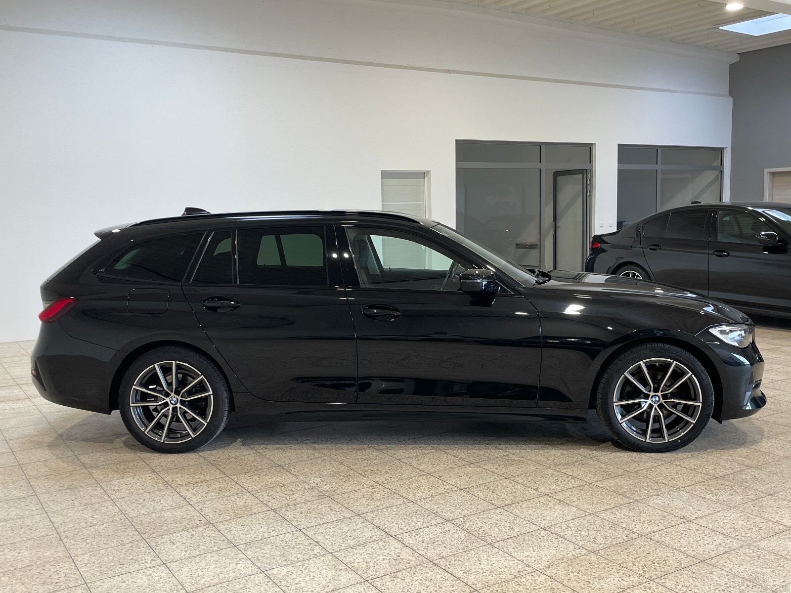 BMW 320d Touring Sport Line - Samsaru's Car Outlet