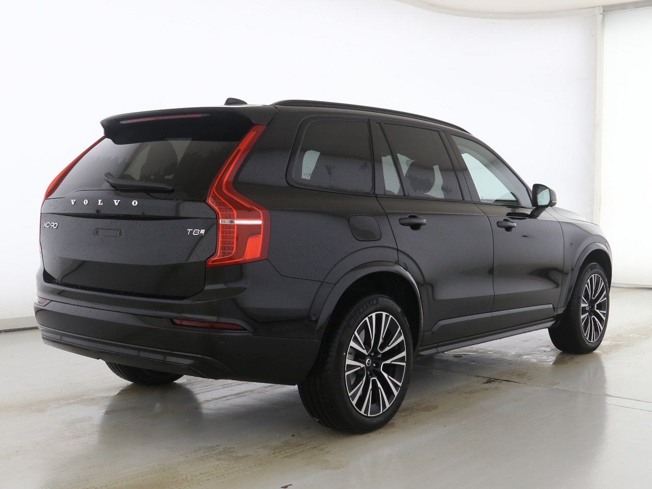 Volvo XC90 Recharge T8 Plus Dark - Samsaru's Car Outlet