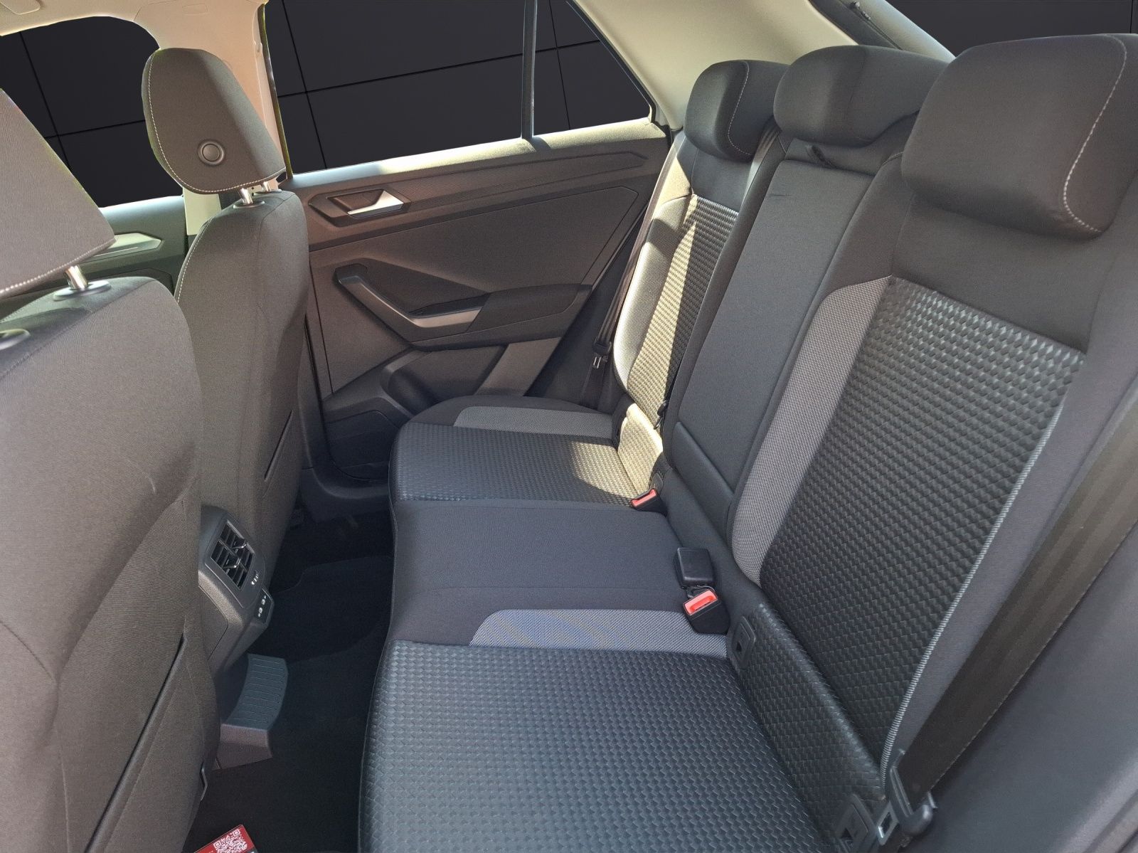 Volkswagen T-Roc TSI Active DSG - Samsaru's Car Outlet