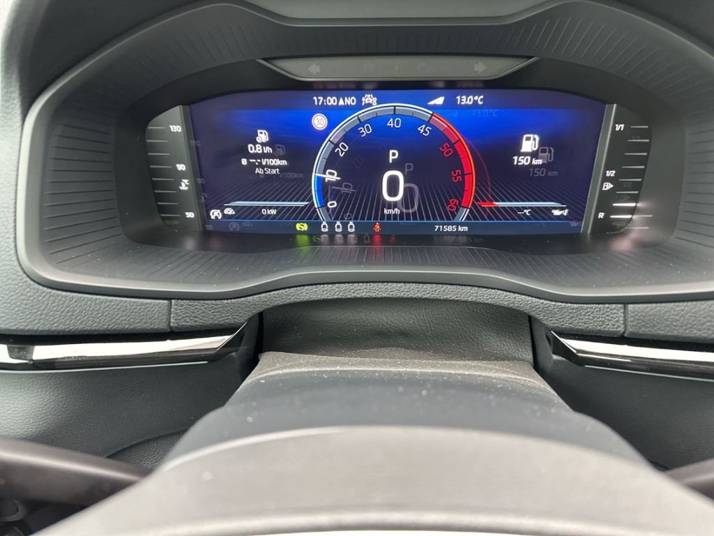 Skoda Karoq TDI 4x4 DSG Sportline AHK Pano Navi 360°