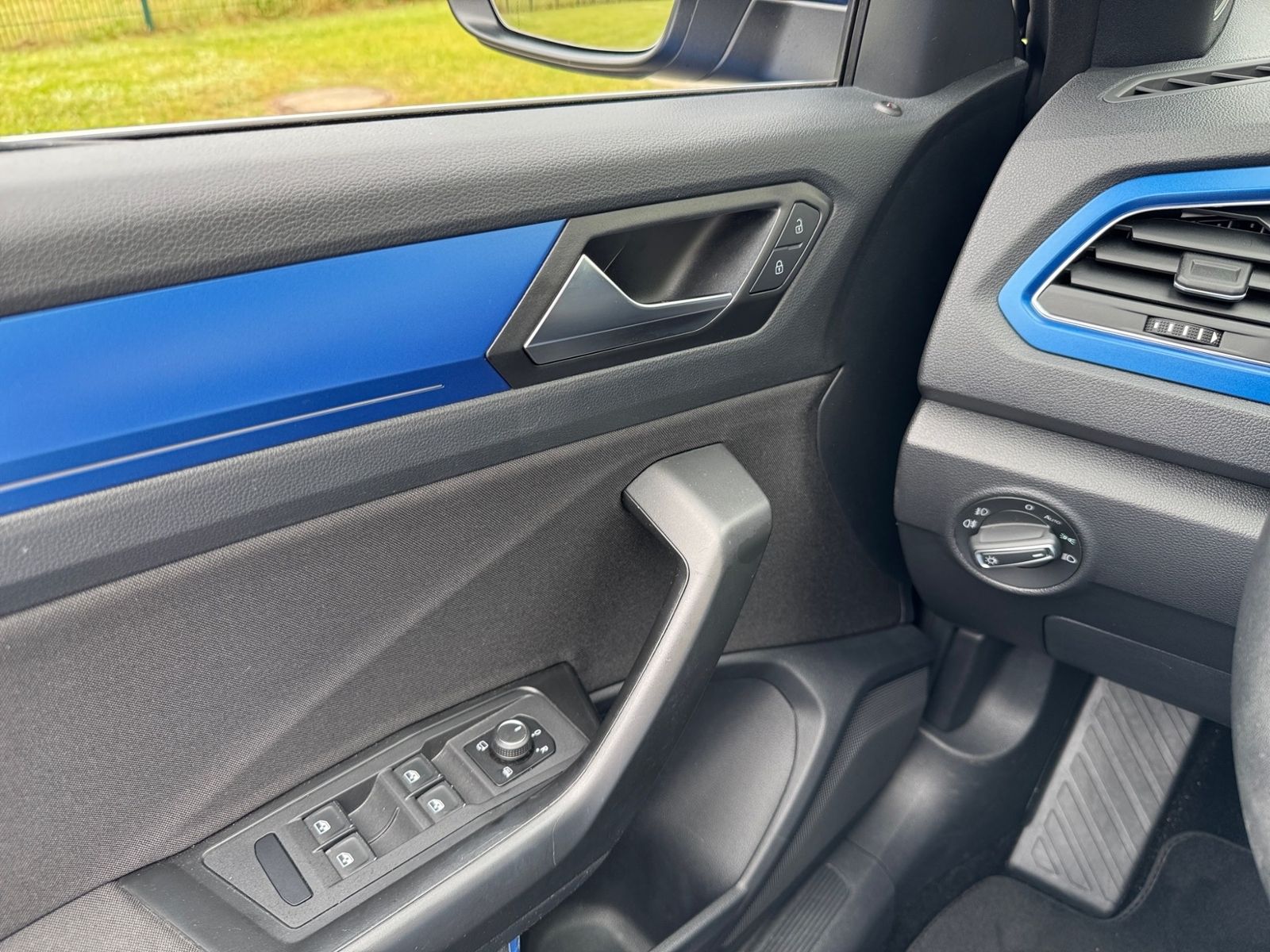Volkswagen T-Roc 1.5 TSI Style - Samsaru's Car Outlet